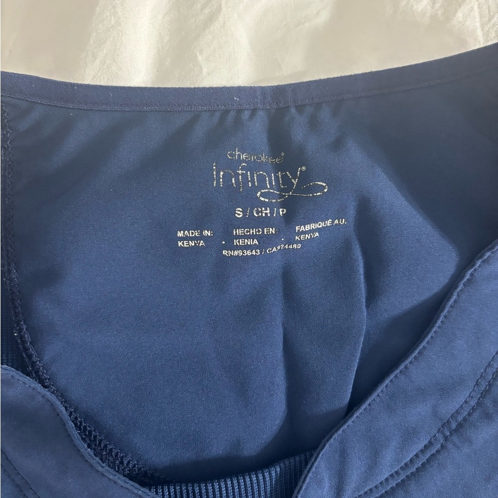 (2) Cherokee Infinity Scrub Tops Small - Picture 10 of 12